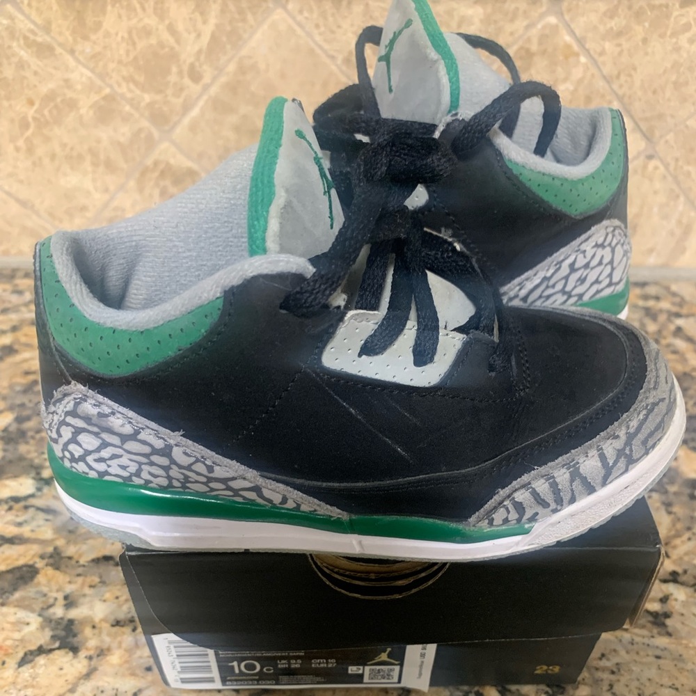 10c Retro 3 Pine Green & Black. Gently Used. Minor scratch see picture.